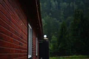 Hur åtgärdar man fuktproblem i krypgrund?