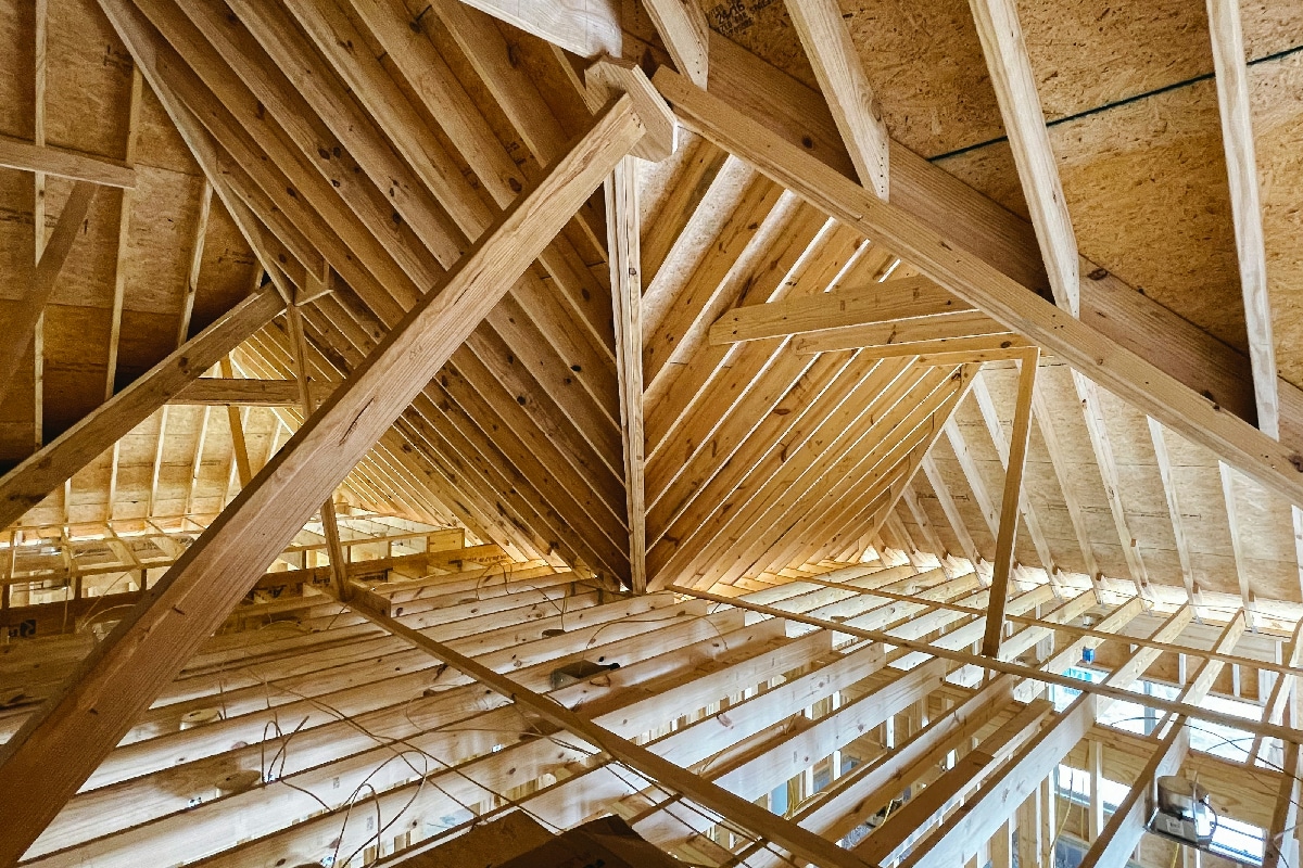 Hur hittar jag fuktproblem på kallvinden